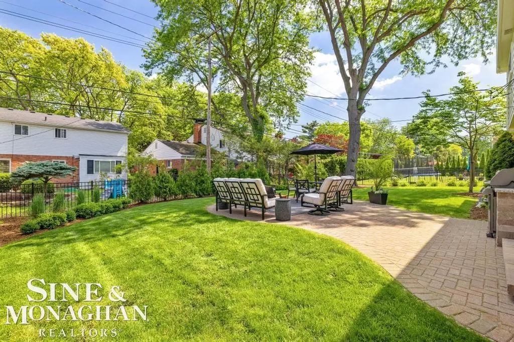 754 N Brys Drive Grosse Pointe Woods City MI 48236