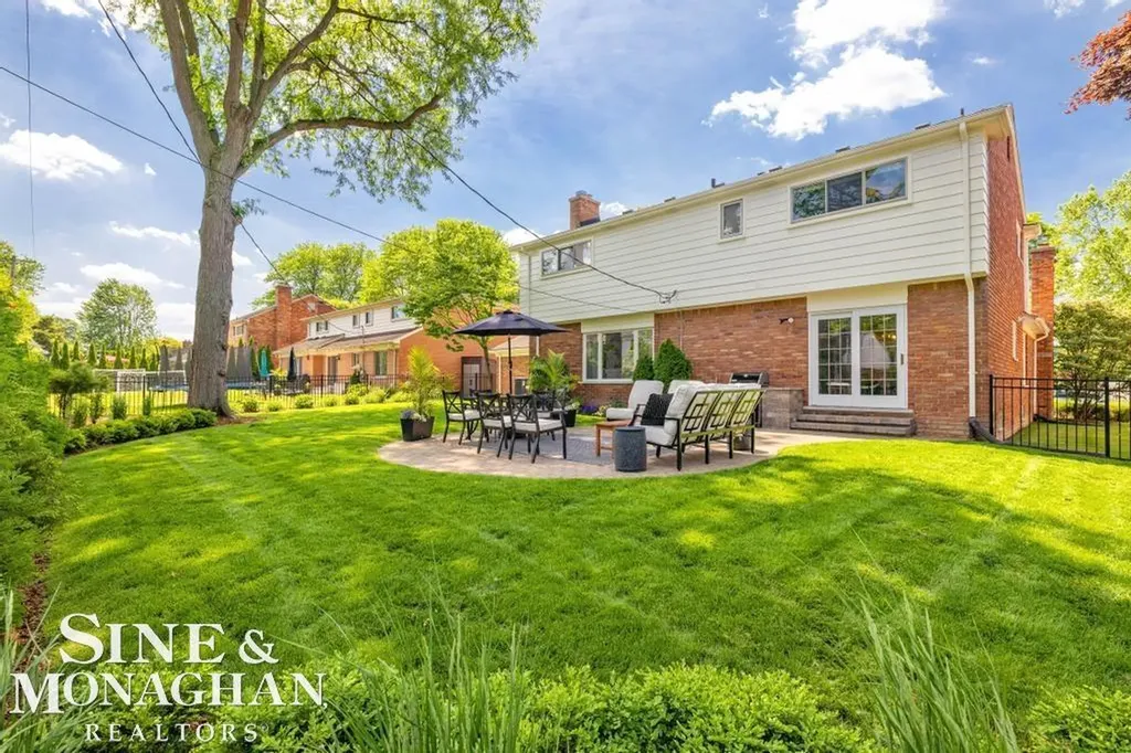 754 N Brys Drive Grosse Pointe Woods City MI 48236