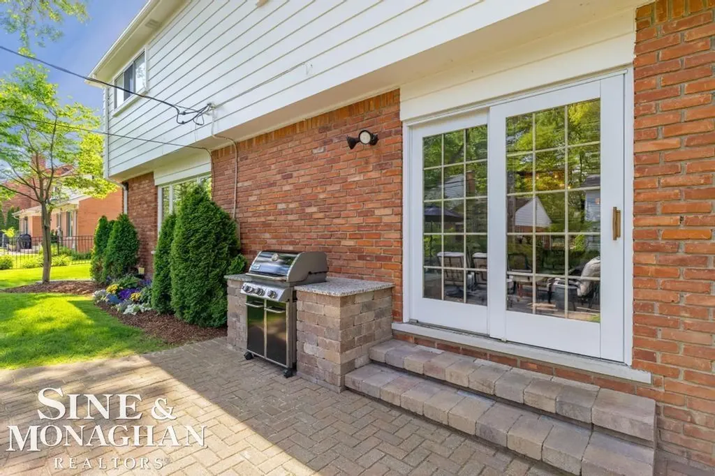 754 N Brys Drive Grosse Pointe Woods City MI 48236