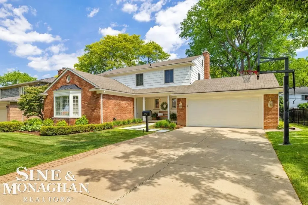 754 N Brys Drive Grosse Pointe Woods City MI 48236