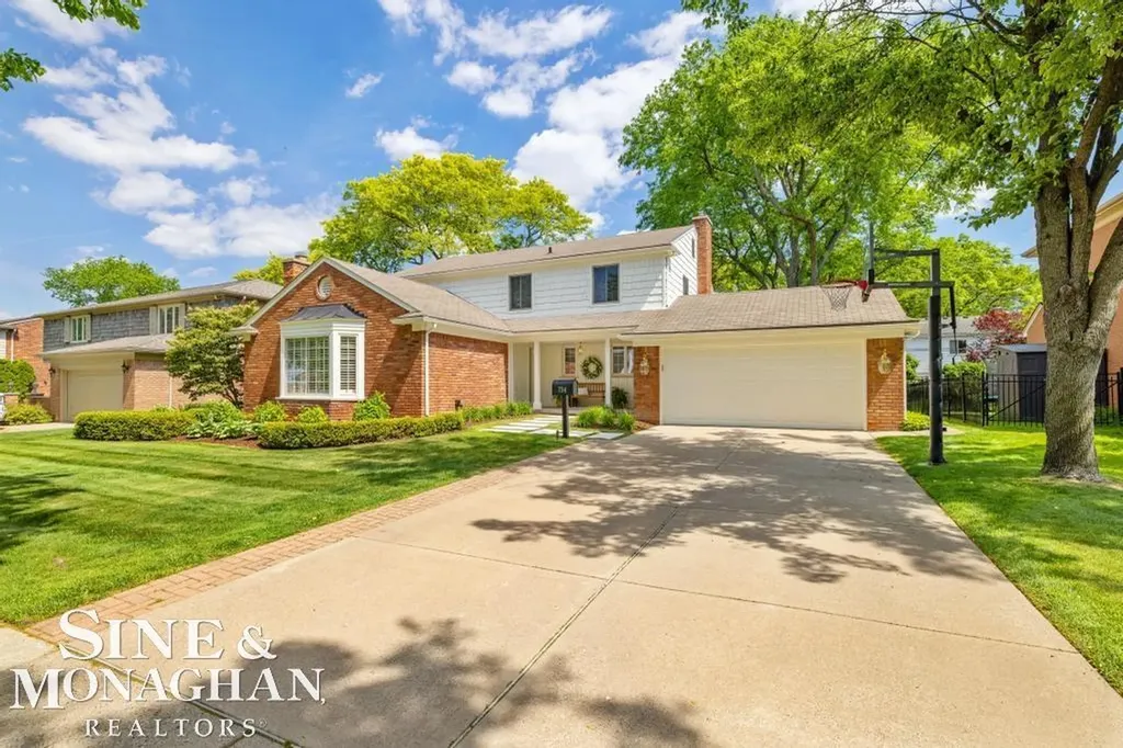 754 N Brys Drive Grosse Pointe Woods City MI 48236