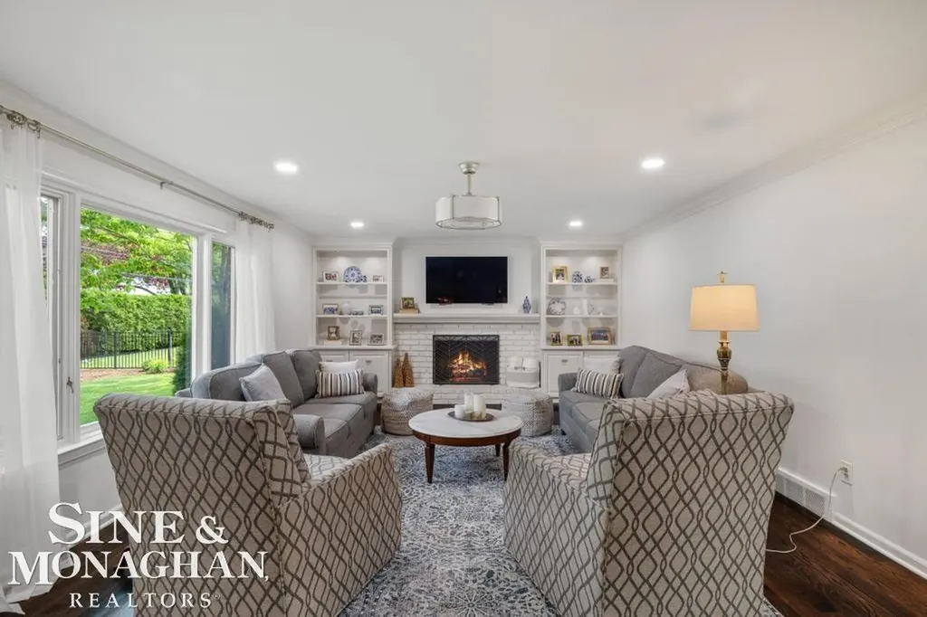 754 N Brys Drive Grosse Pointe Woods City MI 48236