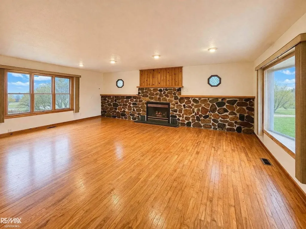 46700 Sugarbush Road Chesterfield Township MI 48047