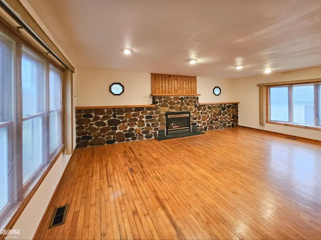 46700 Sugarbush Road Chesterfield Township MI 48047