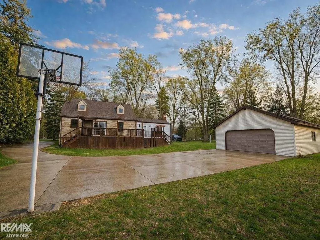 46700 Sugarbush Road Chesterfield Township MI 48047