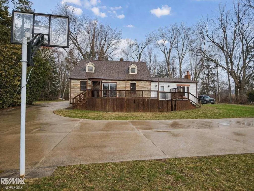 46700 Sugarbush Road Chesterfield Township MI 48047