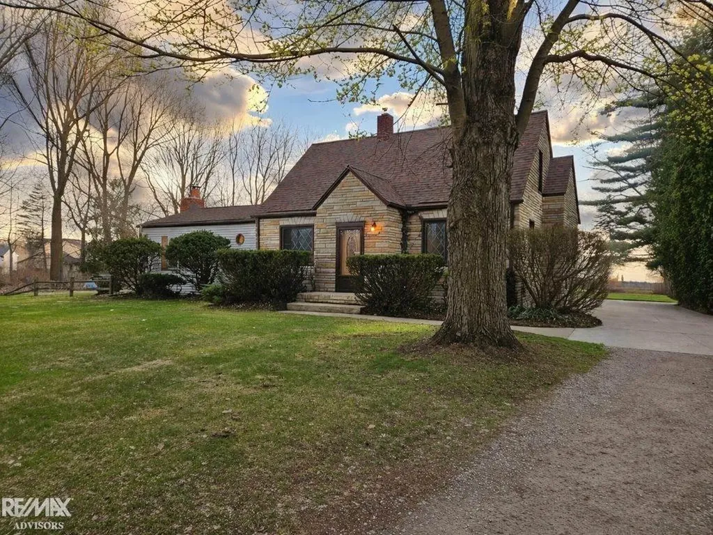 46700 Sugarbush Road Chesterfield Township MI 48047