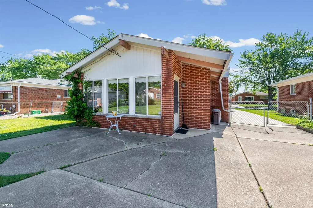 24201 Curie Street Warren City MI 48091