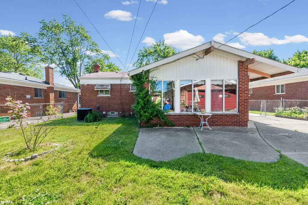 24201 Curie Street Warren City MI 48091