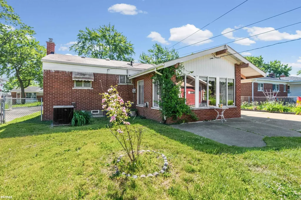 24201 Curie Street Warren City MI 48091