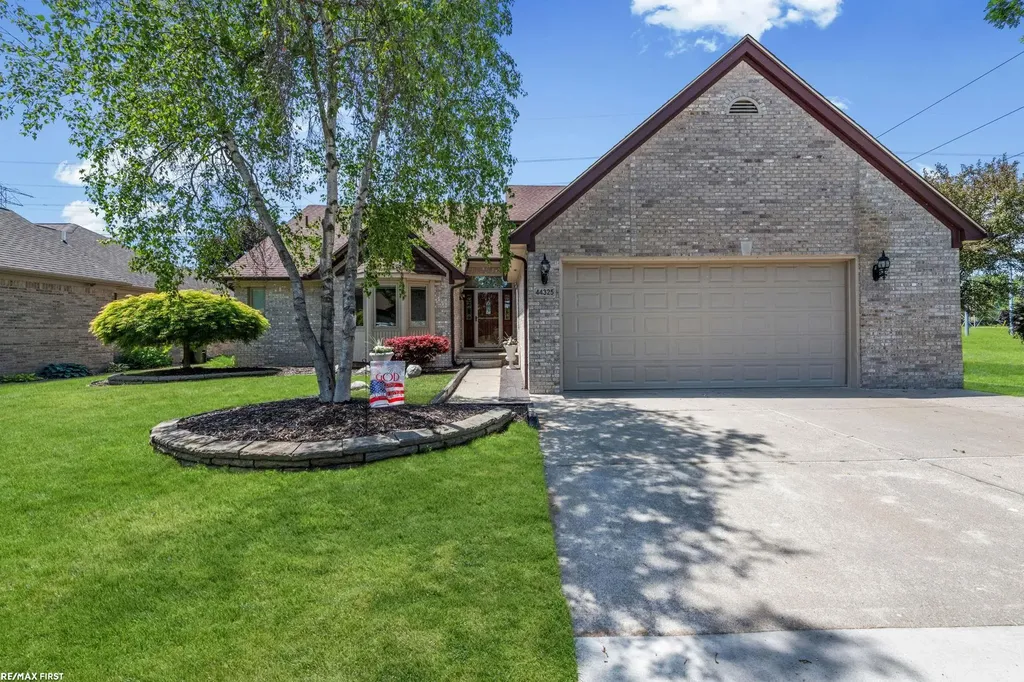 44325 Meadowlake Drive Sterling Heights City MI 48313