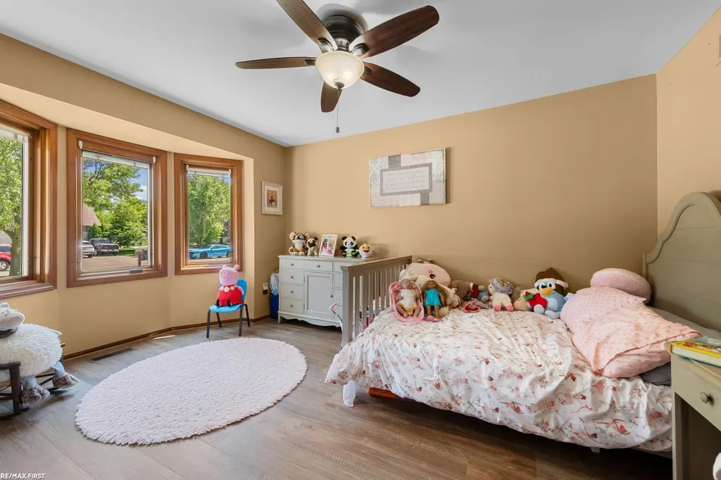 44325 Meadowlake Drive Sterling Heights City MI 48313