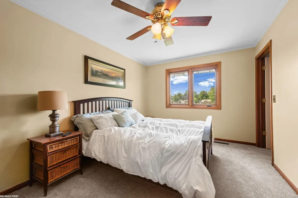 44325 Meadowlake Drive Sterling Heights City MI 48313