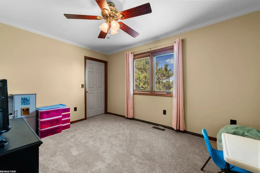 44325 Meadowlake Drive Sterling Heights City MI 48313