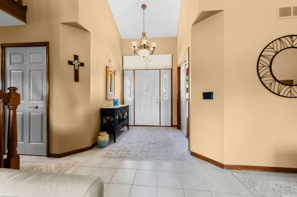 44325 Meadowlake Drive Sterling Heights City MI 48313