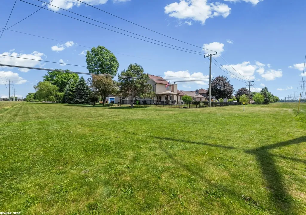 44325 Meadowlake Drive Sterling Heights City MI 48313