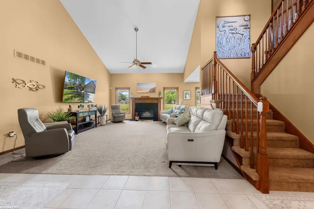 44325 Meadowlake Drive Sterling Heights City MI 48313