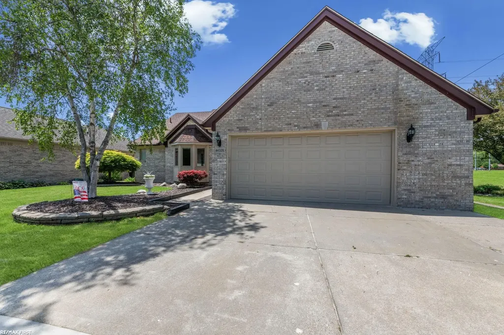 44325 Meadowlake Drive Sterling Heights City MI 48313