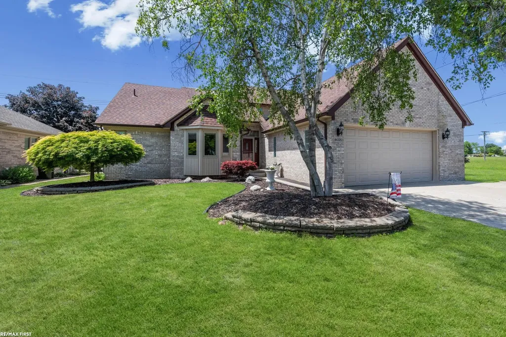 44325 Meadowlake Drive Sterling Heights City MI 48313