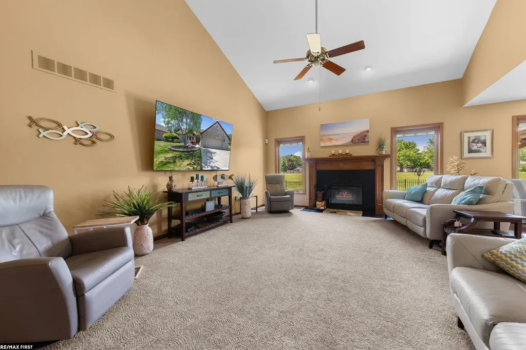 44325 Meadowlake Drive Sterling Heights City MI 48313