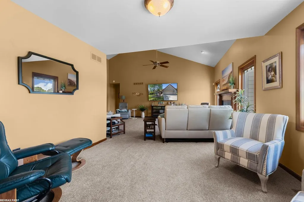 44325 Meadowlake Drive Sterling Heights City MI 48313