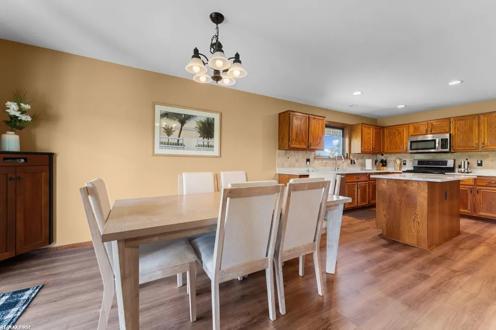 44325 Meadowlake Drive Sterling Heights City MI 48313