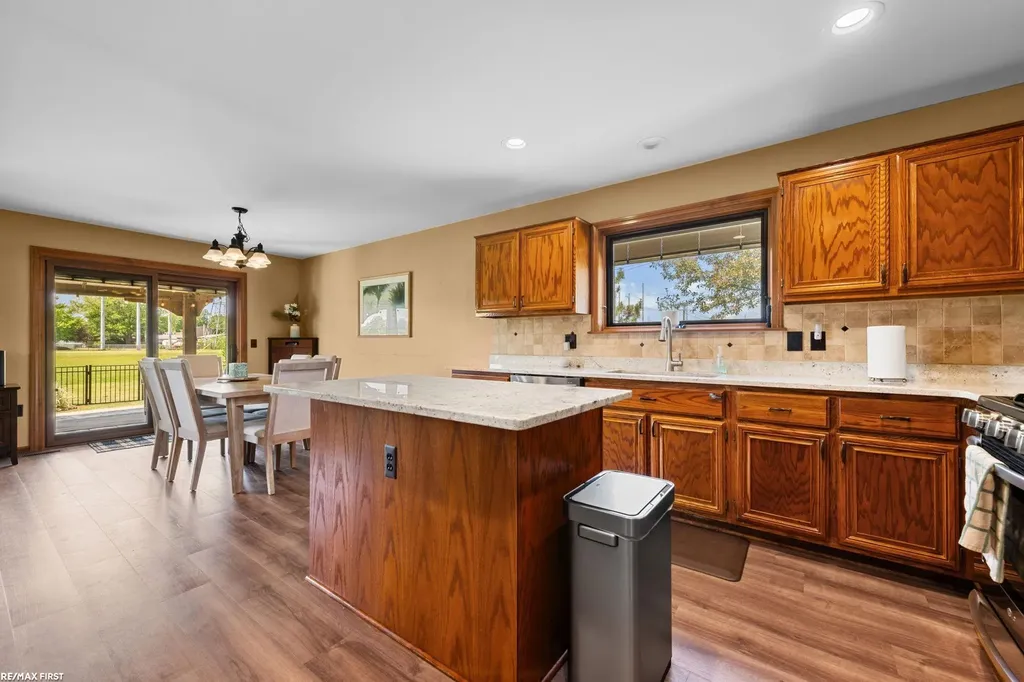 44325 Meadowlake Drive Sterling Heights City MI 48313