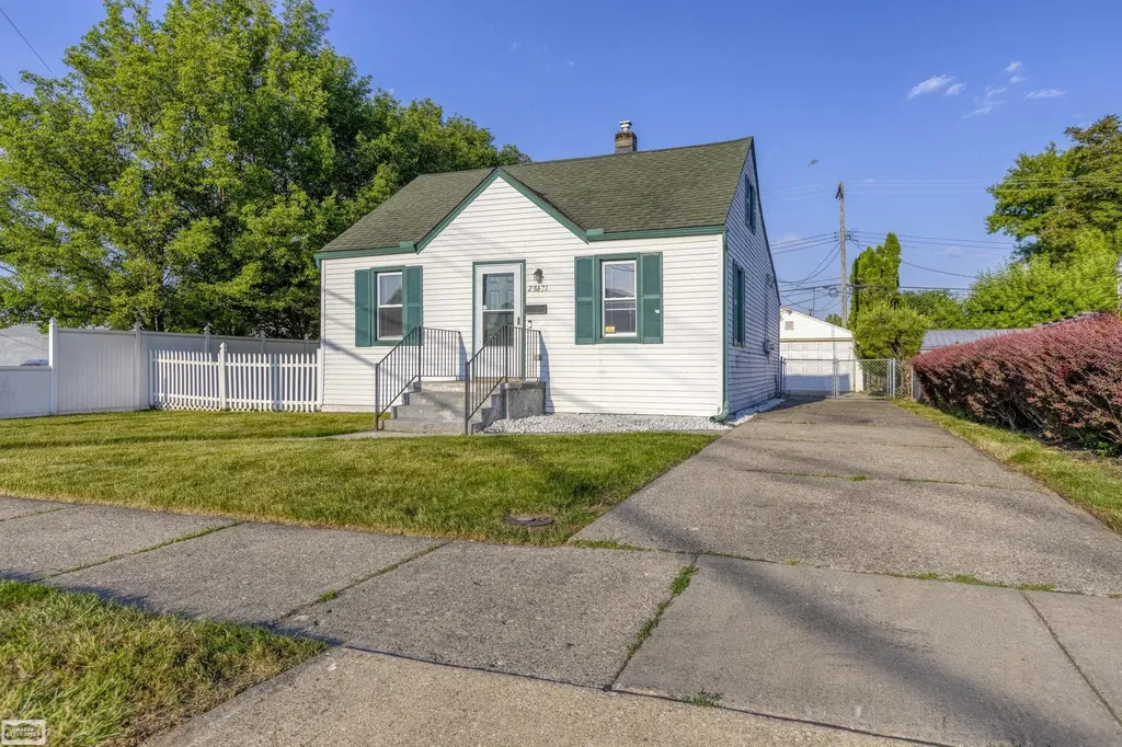 28631 Galloway Street Roseville City MI 48066