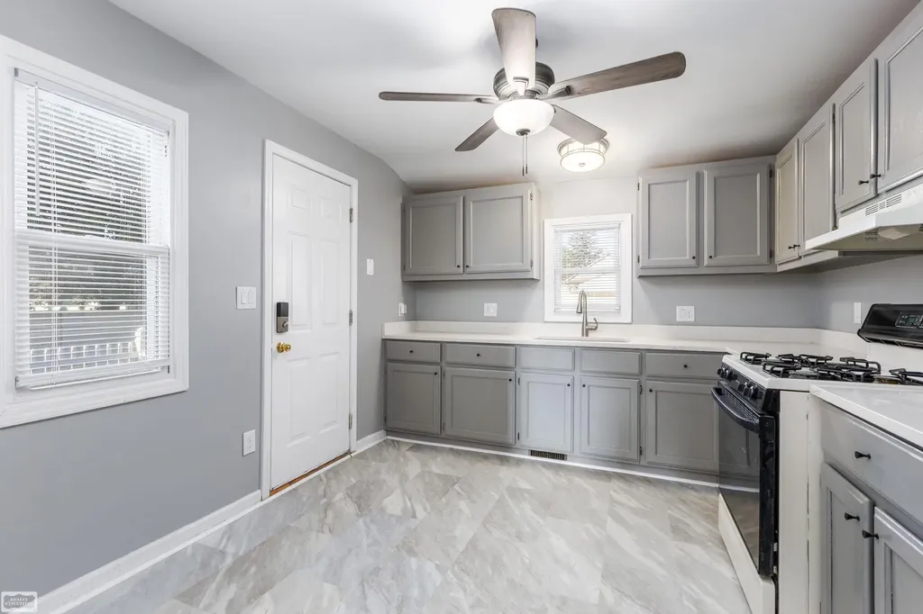 28631 Galloway Street Roseville City MI 48066