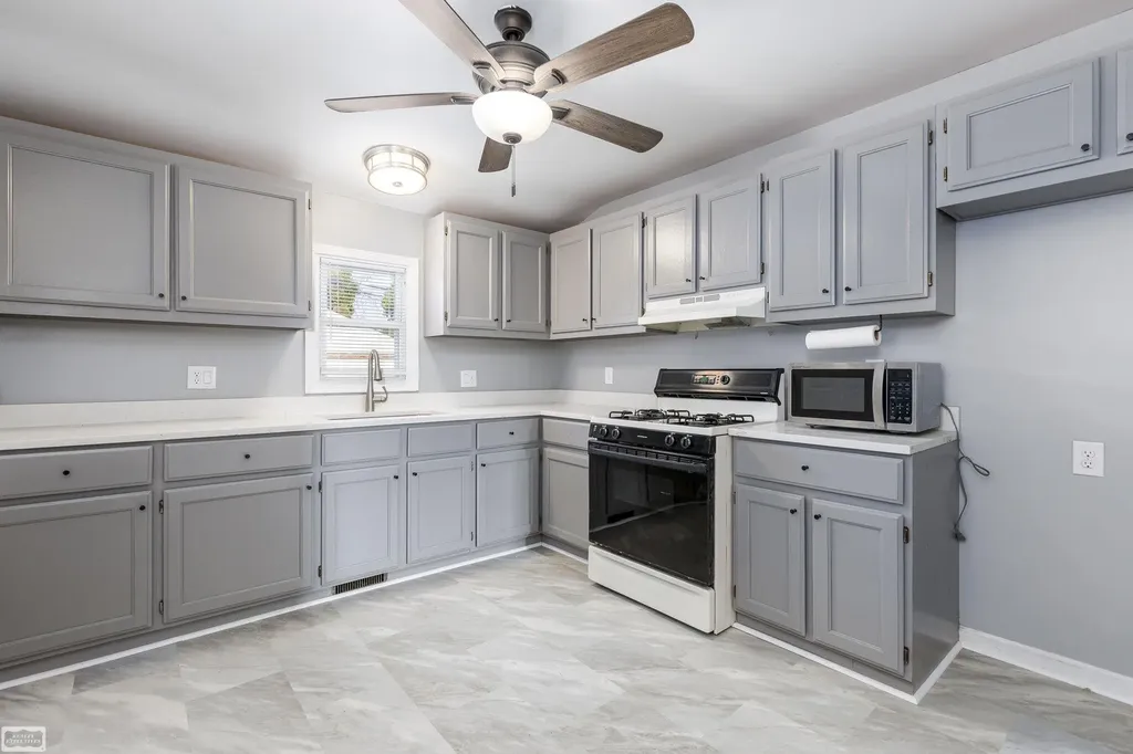 28631 Galloway Street Roseville City MI 48066