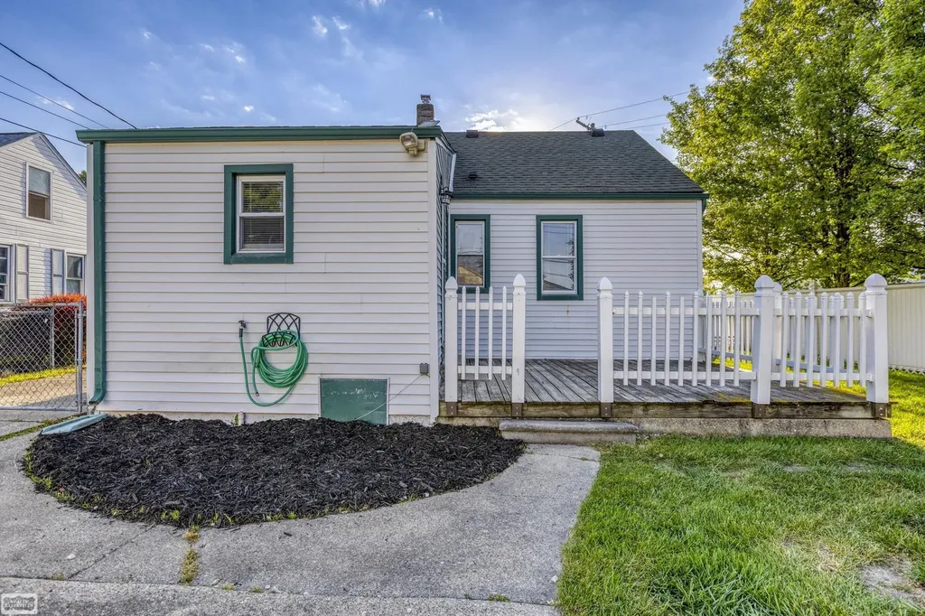 28631 Galloway Street Roseville City MI 48066