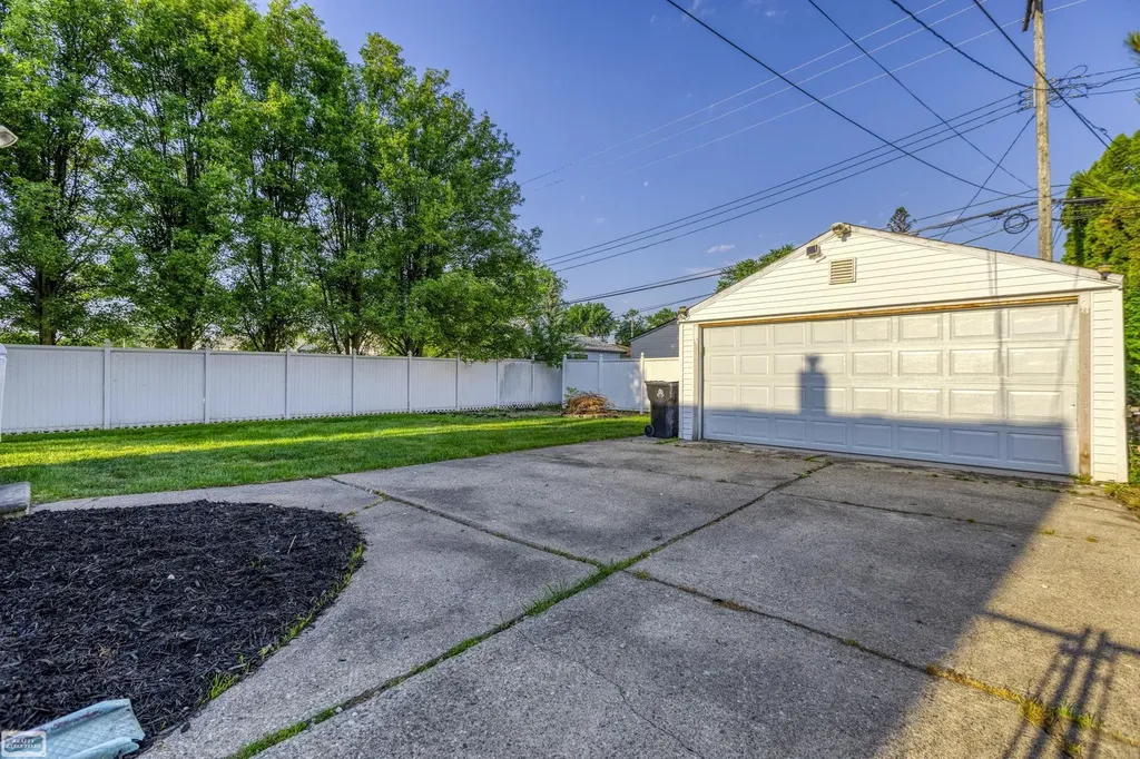 28631 Galloway Street Roseville City MI 48066