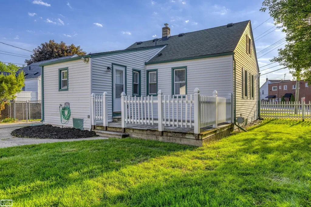 28631 Galloway Street Roseville City MI 48066