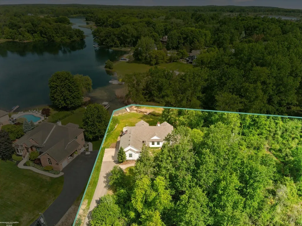 1654 Seymour Lake Road Oxford Village MI 48371