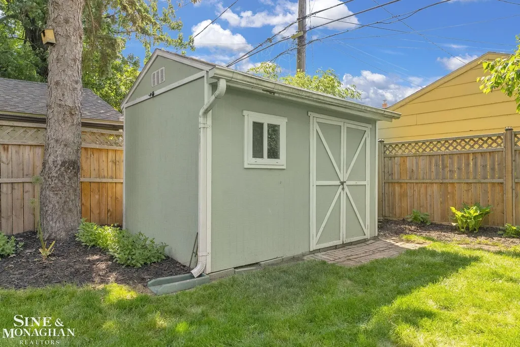 1421 W Windemere Avenue Royal Oak City MI 48073