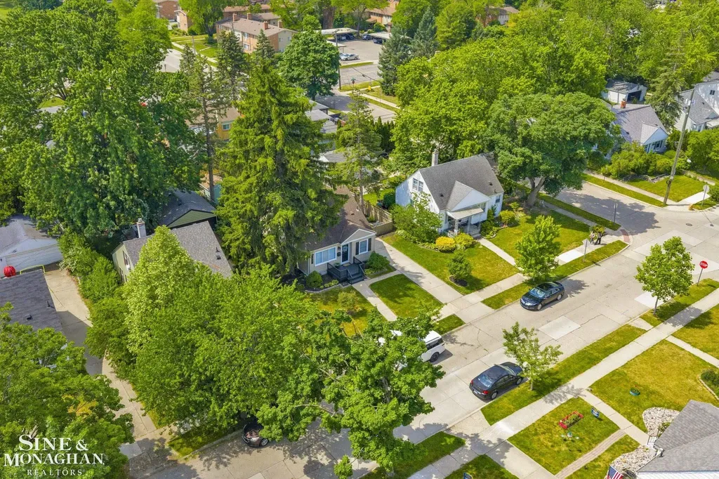 1421 W Windemere Avenue Royal Oak City MI 48073