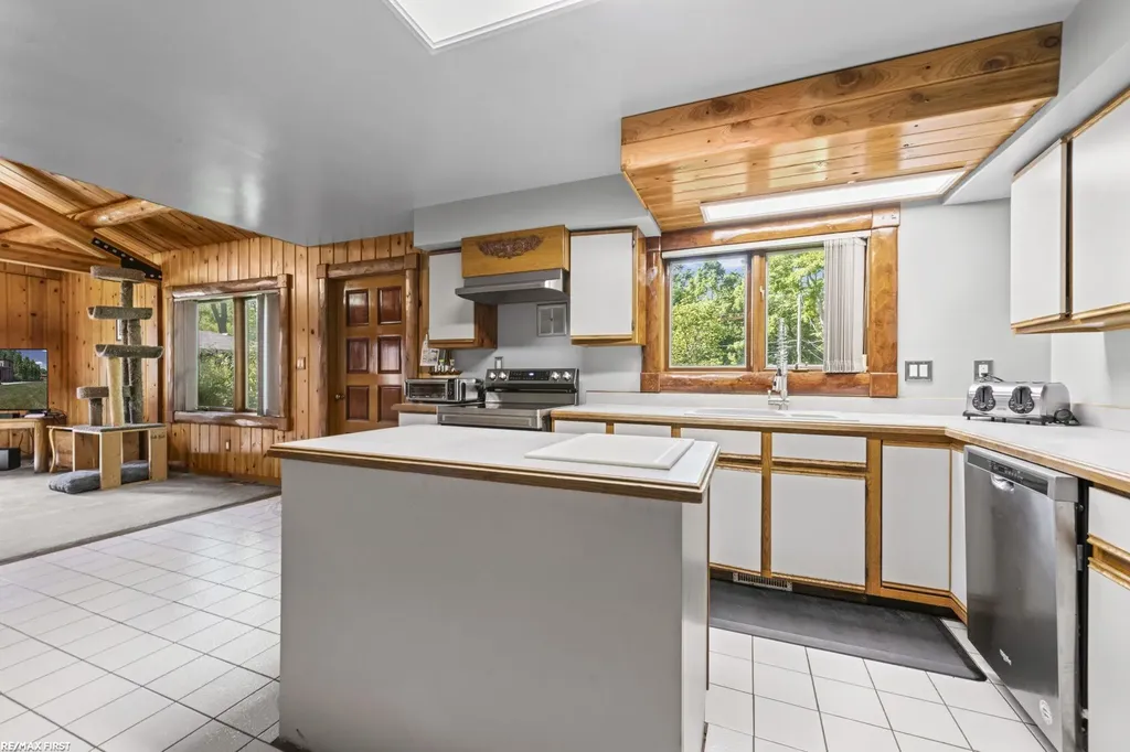 38661 Jahn Street Livonia City MI 48152
