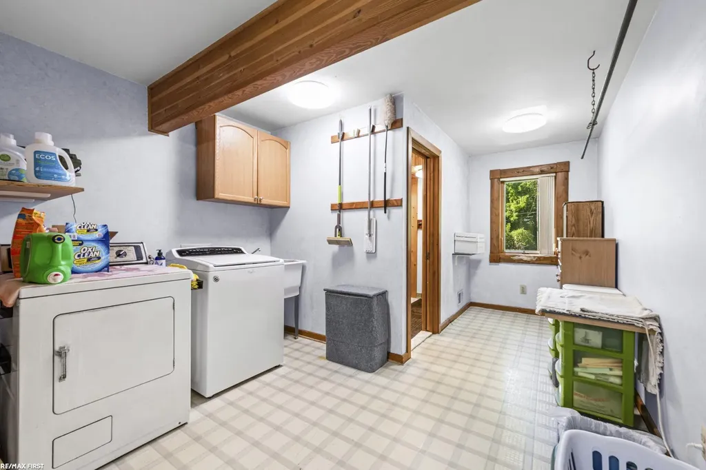 38661 Jahn Street Livonia City MI 48152