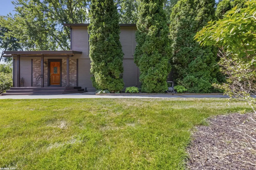 38661 Jahn Street Livonia City MI 48152