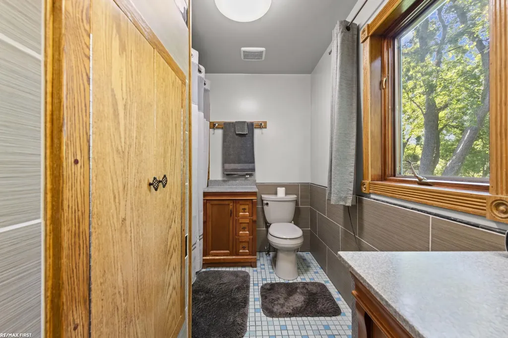 38661 Jahn Street Livonia City MI 48152