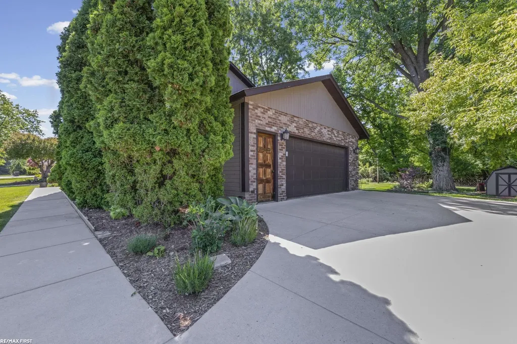 38661 Jahn Street Livonia City MI 48152