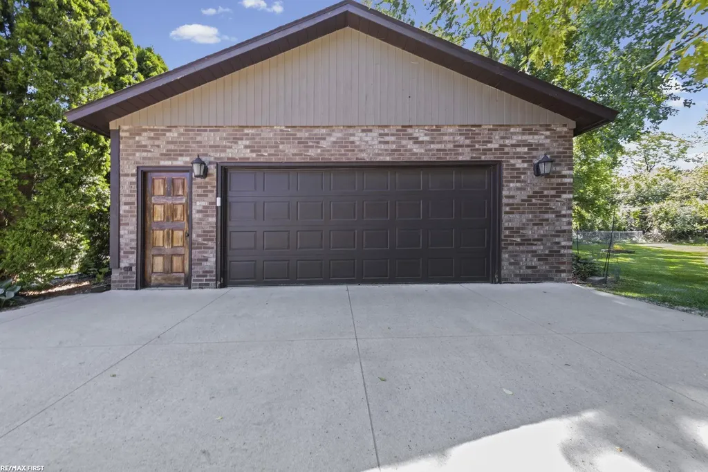 38661 Jahn Street Livonia City MI 48152
