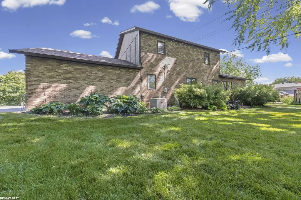 38661 Jahn Street Livonia City MI 48152