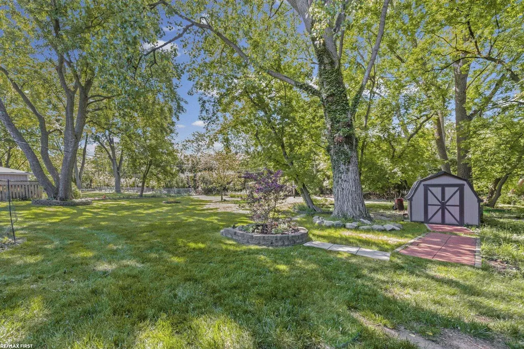 38661 Jahn Street Livonia City MI 48152