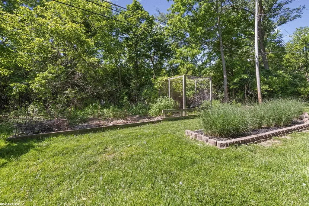 38661 Jahn Street Livonia City MI 48152