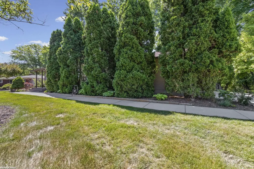 38661 Jahn Street Livonia City MI 48152