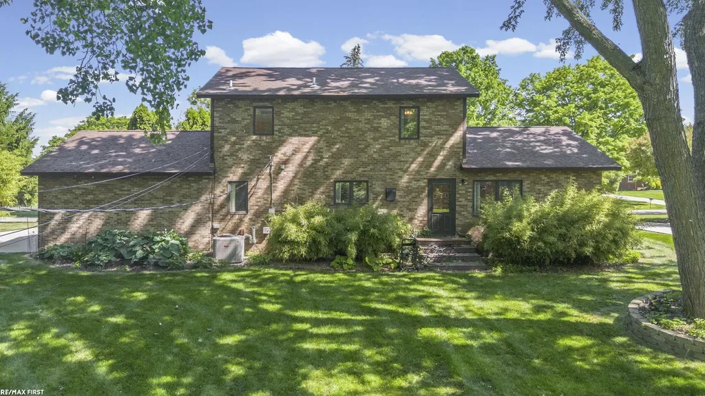 38661 Jahn Street Livonia City MI 48152