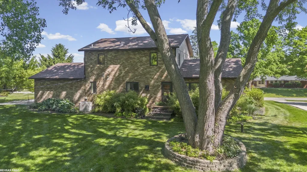 38661 Jahn Street Livonia City MI 48152
