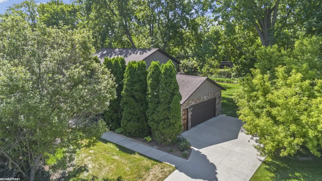 38661 Jahn Street Livonia City MI 48152
