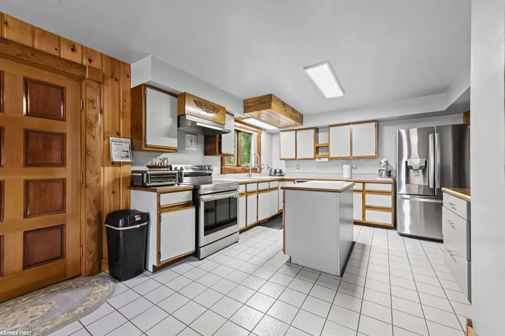 38661 Jahn Street Livonia City MI 48152